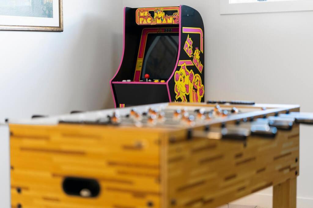 Family Home Retreat - 9 Mins To Wem - Vintage Arcade-Ping Pong -Air Conditioning Edmonton Extérieur photo