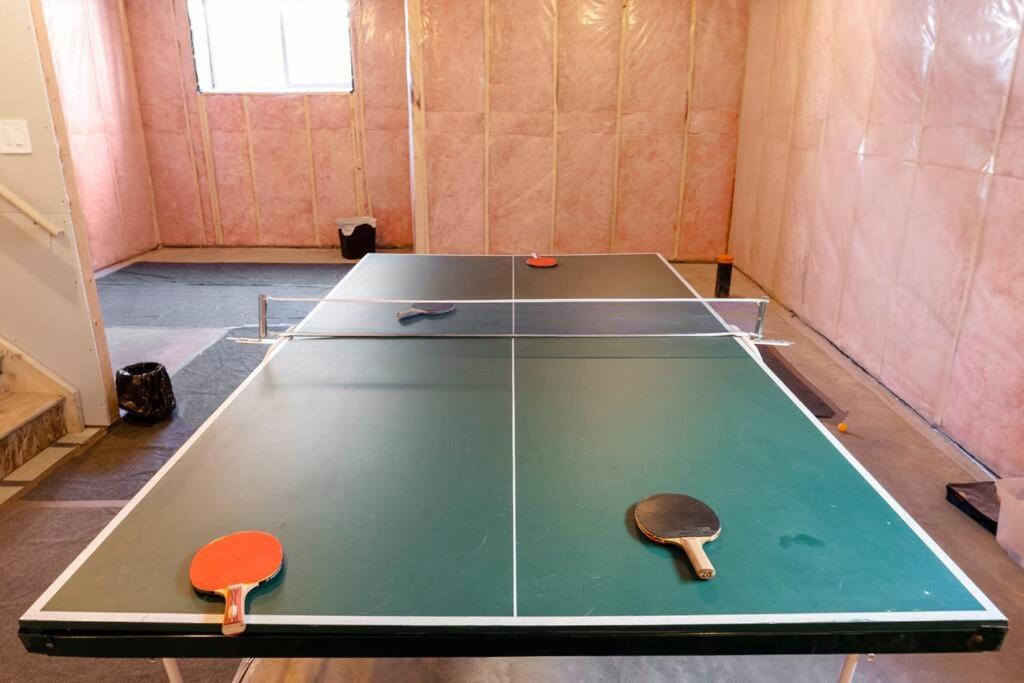 Family Home Retreat - 9 Mins To Wem - Vintage Arcade-Ping Pong -Air Conditioning Edmonton Extérieur photo