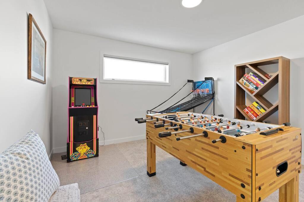 Family Home Retreat - 9 Mins To Wem - Vintage Arcade-Ping Pong -Air Conditioning Edmonton Extérieur photo